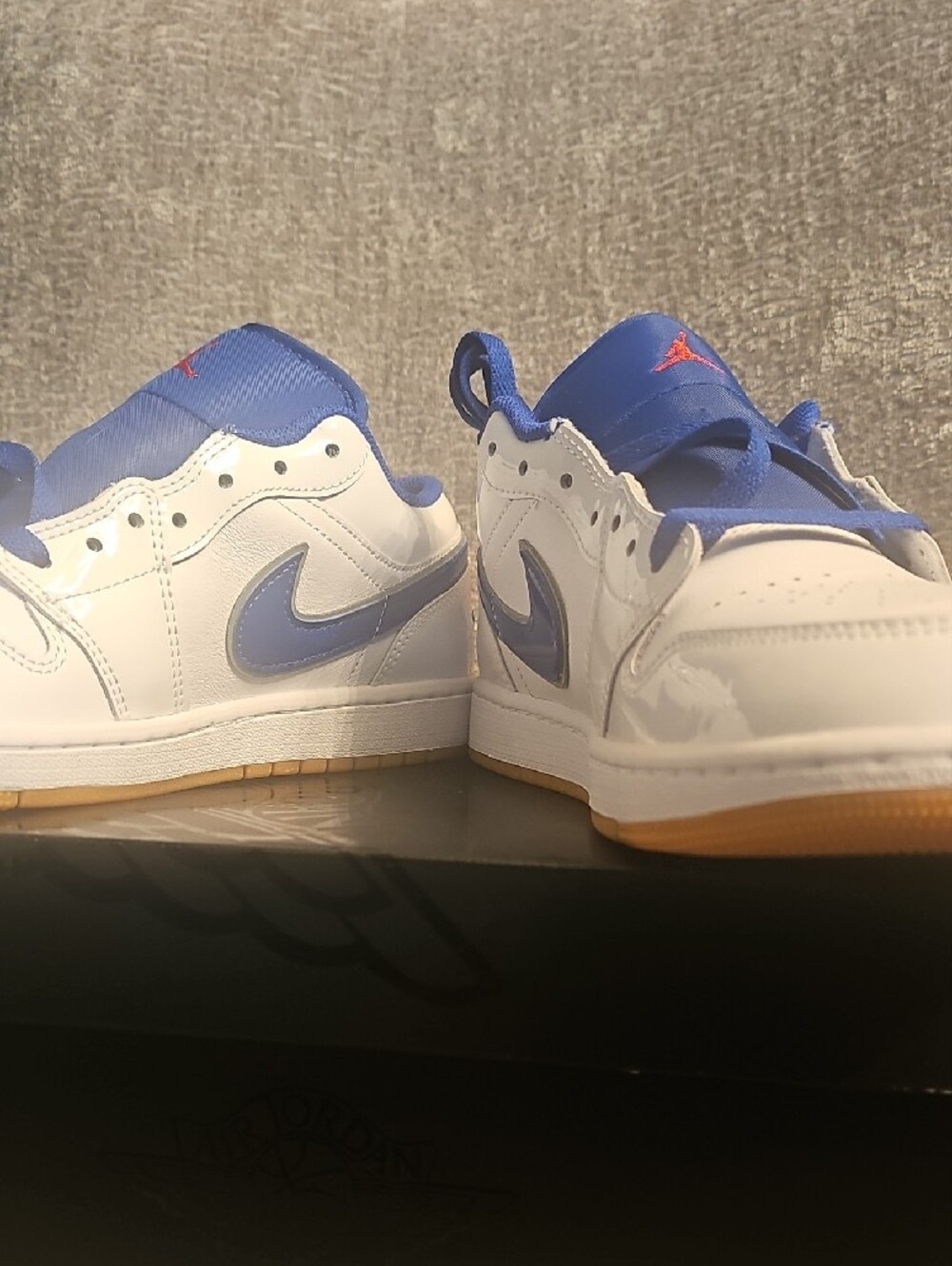 Air Jordan 1 Low SE - Picture 2 of 7